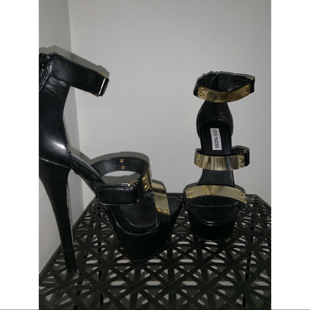 Steve Madden Areaa Black & Gold Plated